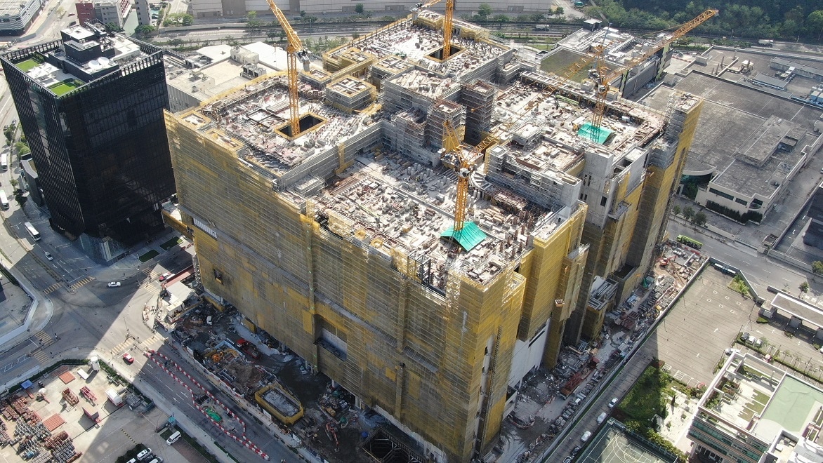Vue aérienne du centre Advanced Manufacturing Centre de Hong Kong en cours de construction