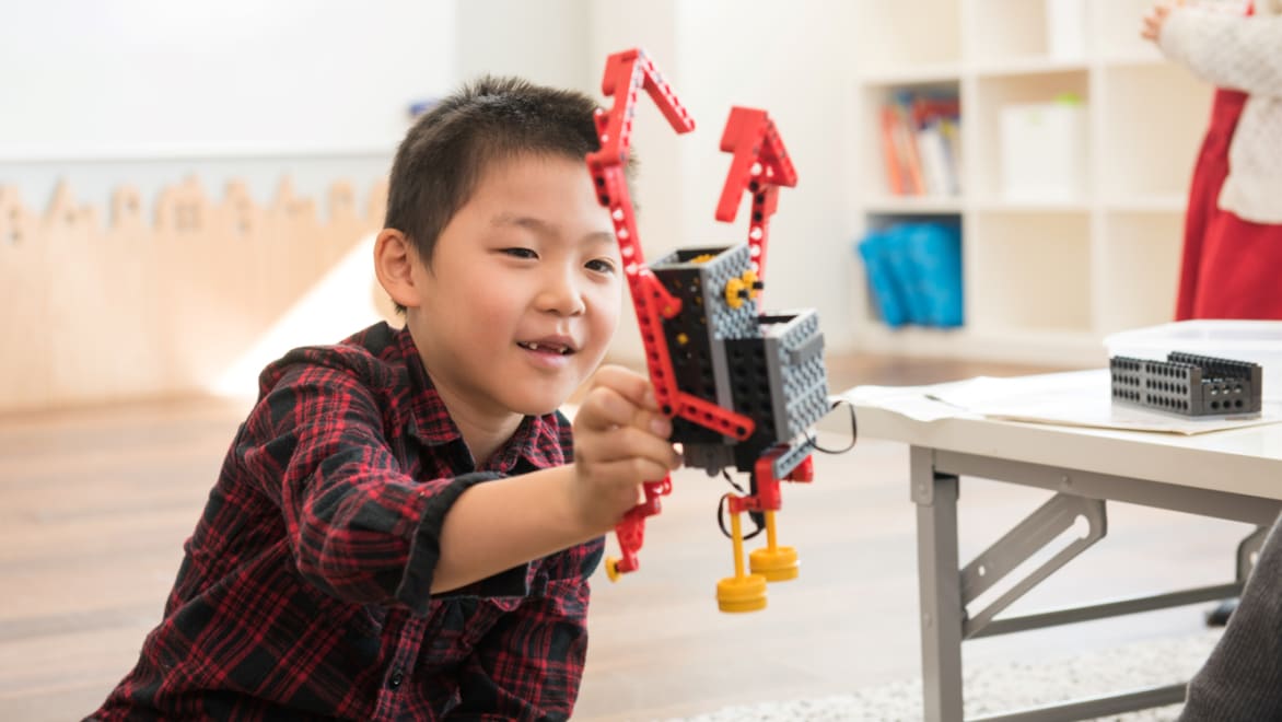 高橋氏はこども向けロボット&プログラムング教育にも携わる
