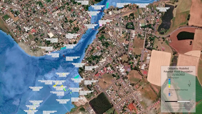 flood mapping using digital twin modeling and simulation software