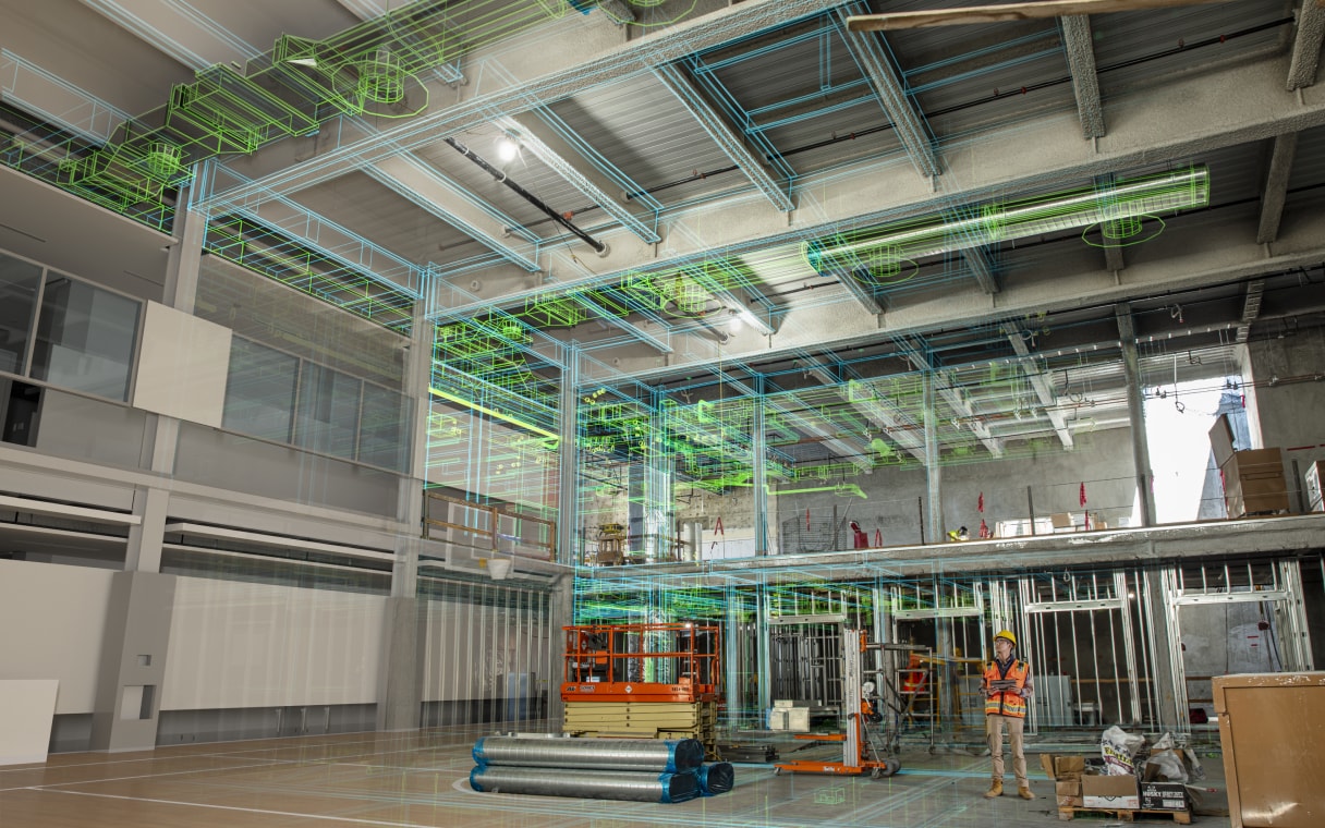 Vue interne d’un entrepôt vide comportant des lignes détaillées qui représentent l’analyse de la structure intérieure