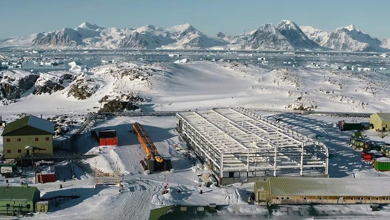 A research station takes shape in Antarctica.