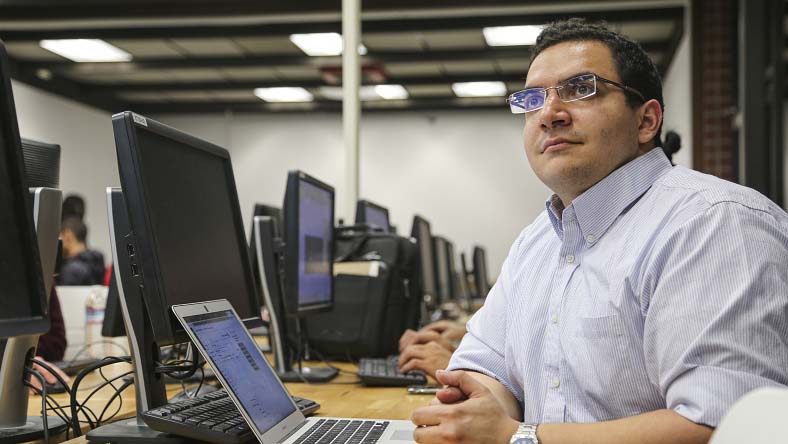 Autodesk Fusion offers 24/7 support to customers via phone, email, chat, forums and user groups.