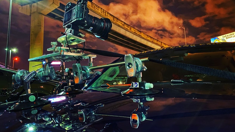 在移动车辆顶部装备的摄影机