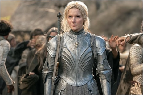 全身铠甲的女子