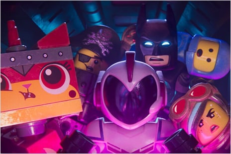 拥挤的空间中的乐高角色