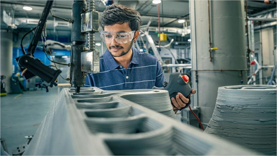 use teach pendant on industrial robot arm in additive manufacturing