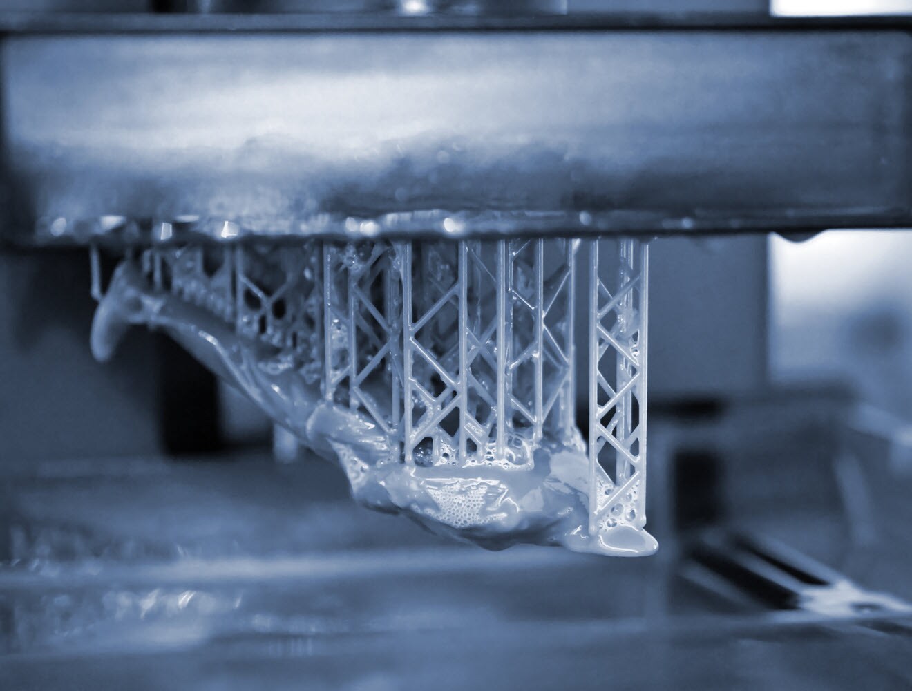 Stereolithography DPL 3d printer create small detail and liquid drips