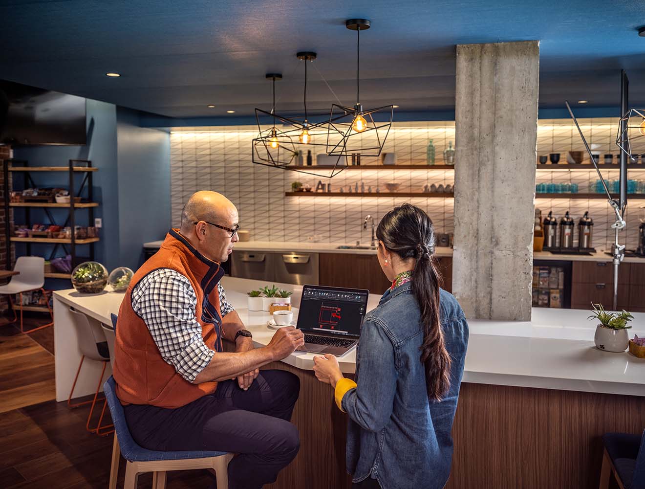 People using AutoCAD in a mobile environment.