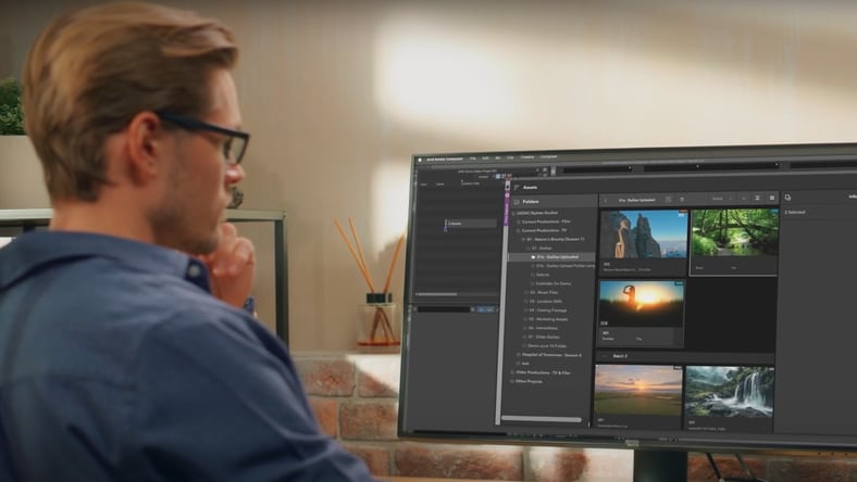 Editor reviews content in Flow Capture