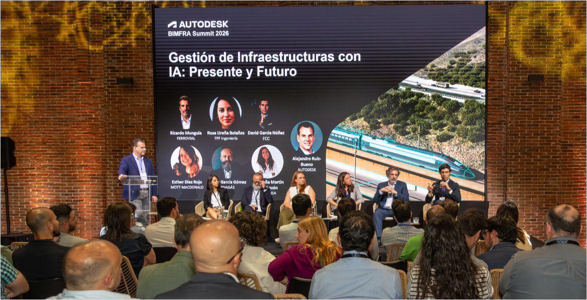 Panel de expertos participando en una mesa redonda