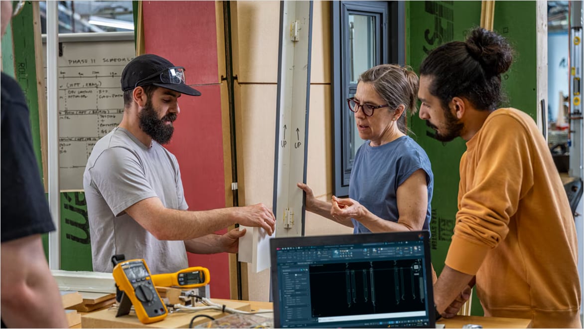 AutoCAD deployment planning and project collaboration.