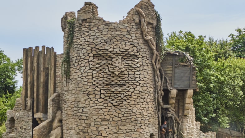 Kinetic face sculpture at Puy du Fou France.