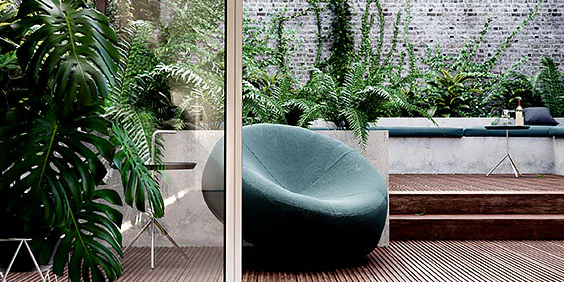 Rendu&nbsp;3D d'une chaise dans un patio avec des plantes