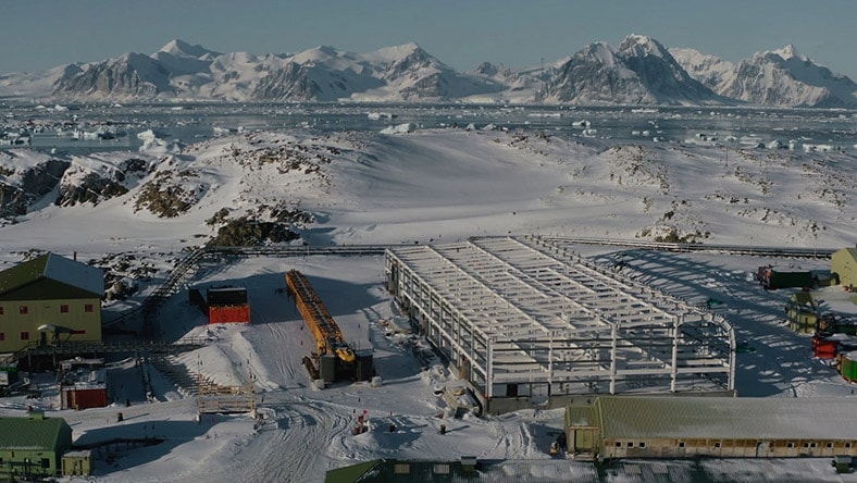 Construction of the Discovery Building research facility in Antarctica.