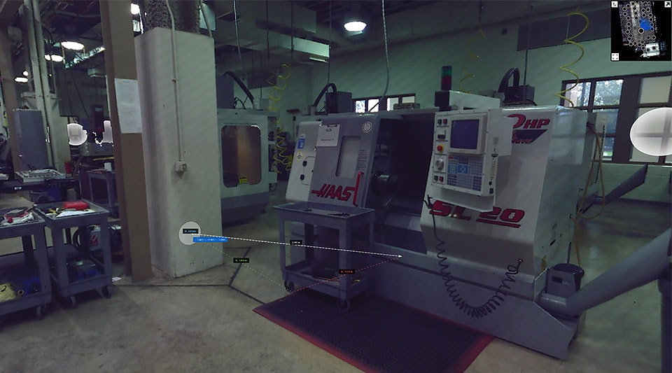 Une usine technologique avec des représentations d'implantations de machines et d'installations