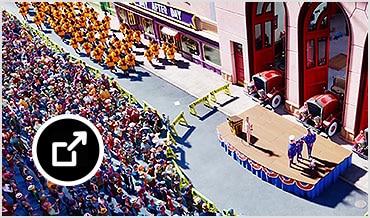 一群动画角色聚集在城市街道上。