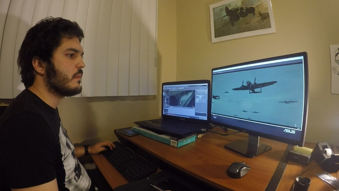 3D アニメーション映画『ミラ』の第二次世界大戦の爆撃機が飛んでくるシーンの作業をするアーティスト