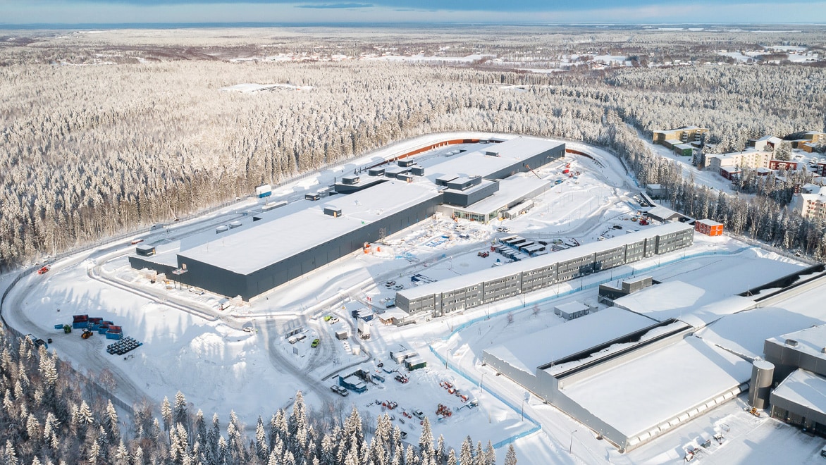 Overhead shot of a snow-covered data center in North Sweden built by Sisk with the help of Autodesk software. 