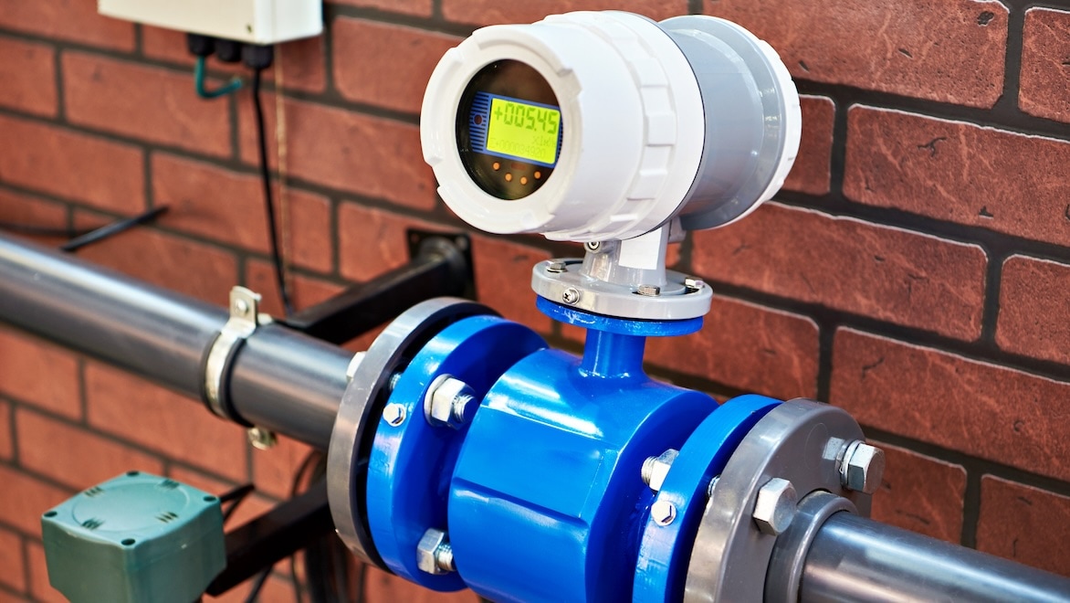 An electromagnetic flowmeter detector is attached to a water pipeline.