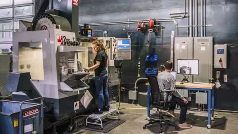 Manufacturing machine