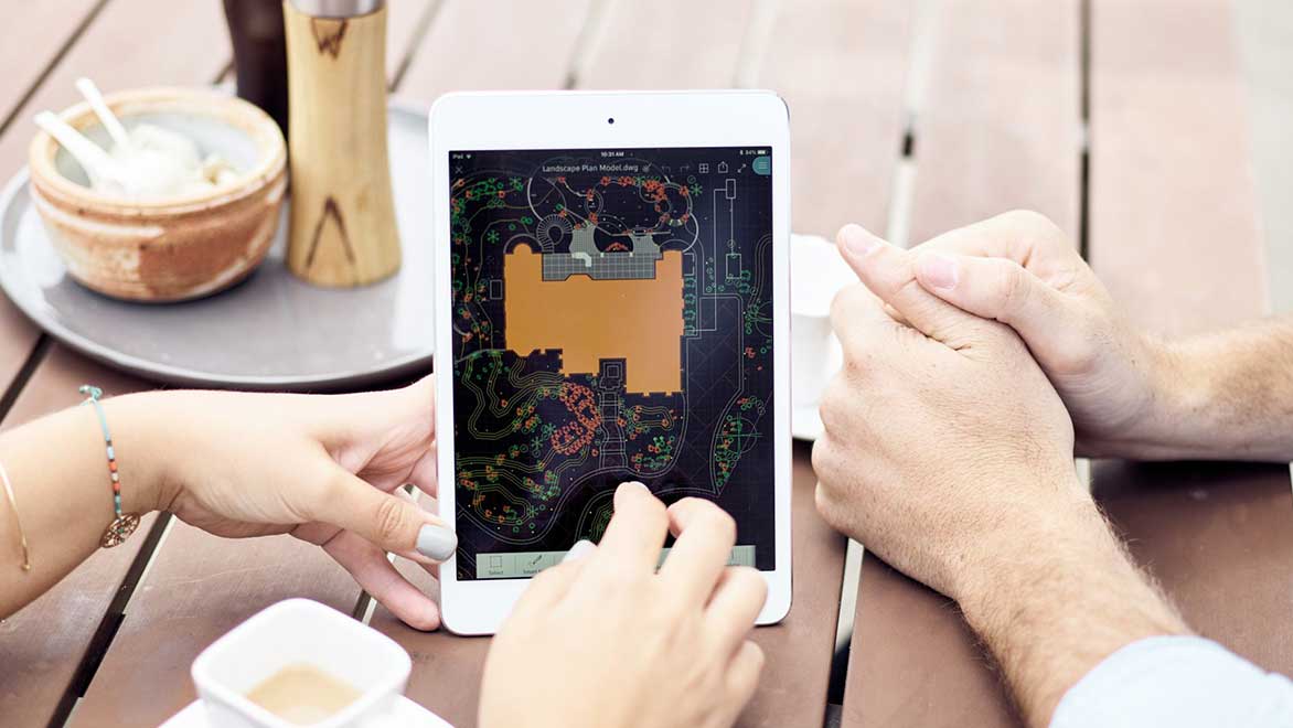 People using AutoCAD in a mobile environment.