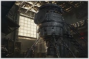 Vieux vaisseau spatial qui ramasse la poussière dans un entrepôt abandonné  