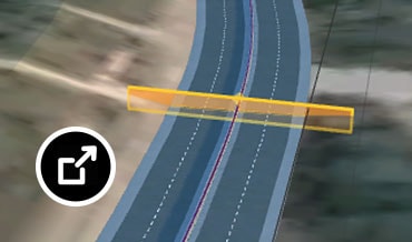 穿过丘陵地形的高速公路模型，其中打开了“道路横断面”选项板