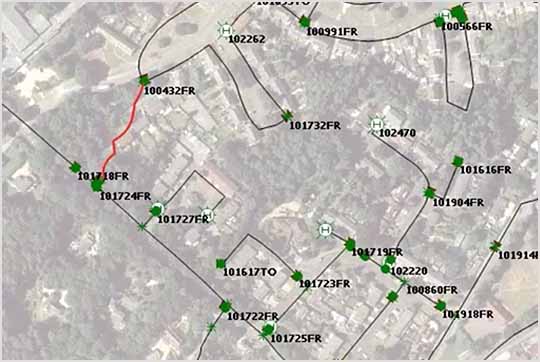 Autodesk IWLive Pro software with a map view showing pipes, nodes, and a properties panel for a selected pipe