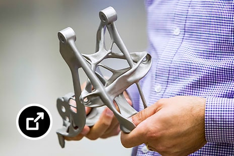 Peça de metal impressa em 3D projetada com o Autodesk Fusion 360 Generative Design Extension e criada com o Autodesk Netfabb