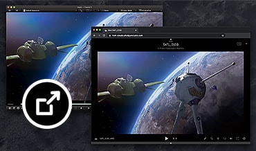 Zwei Desktopfenster zeigen einen Astronauten, der mit der Erde im Hintergrund einen Weltraumsatelliten betritt