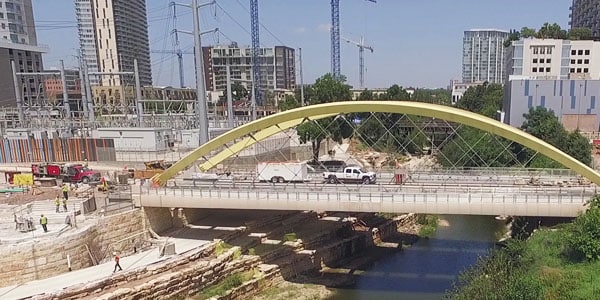オースティン市の公共事業による橋梁プロジェクト