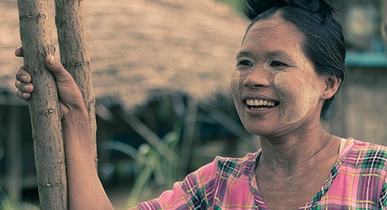 Mujer agricultora en Birmania